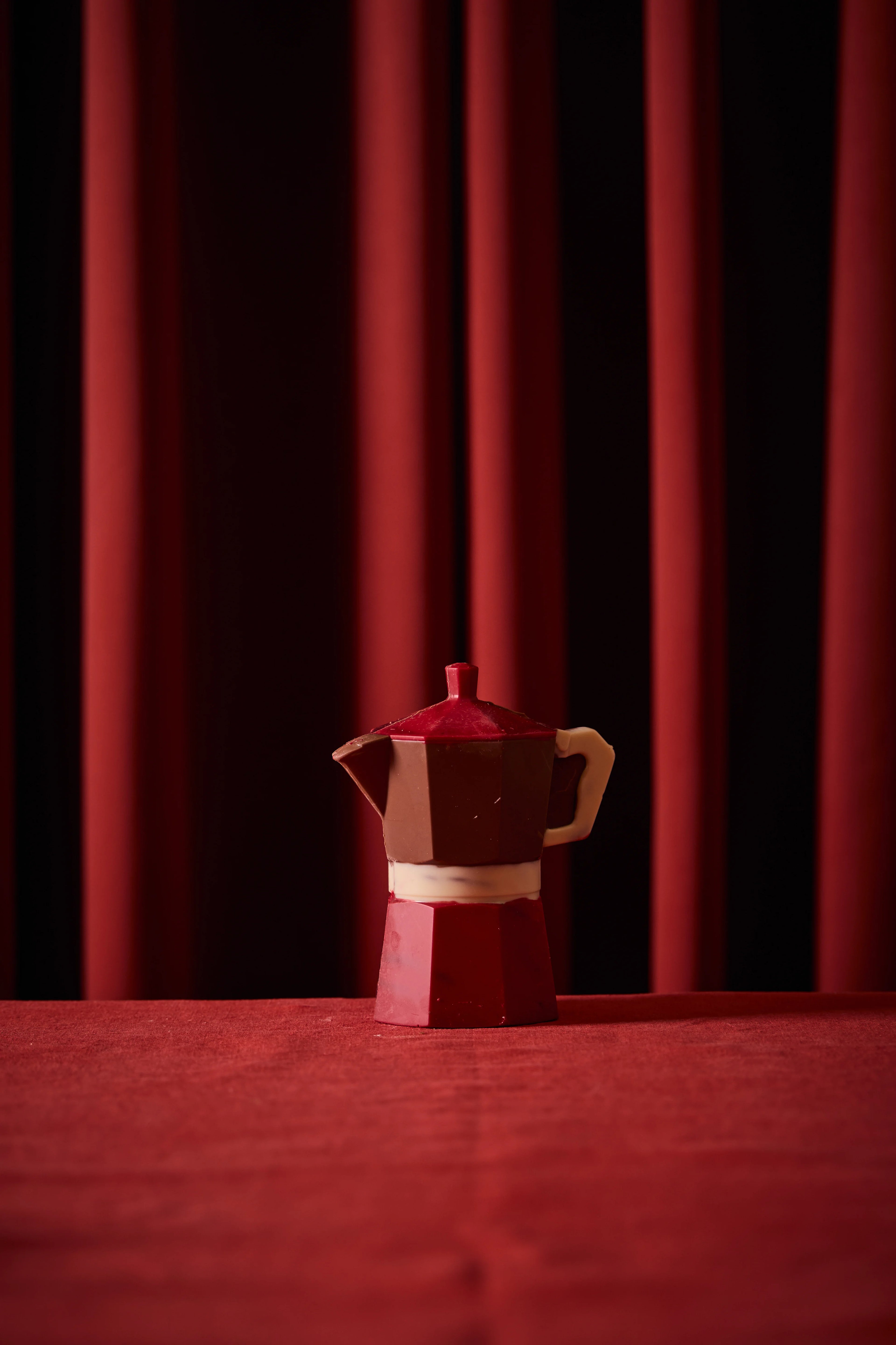 Caffettiera di cioccolato al latte