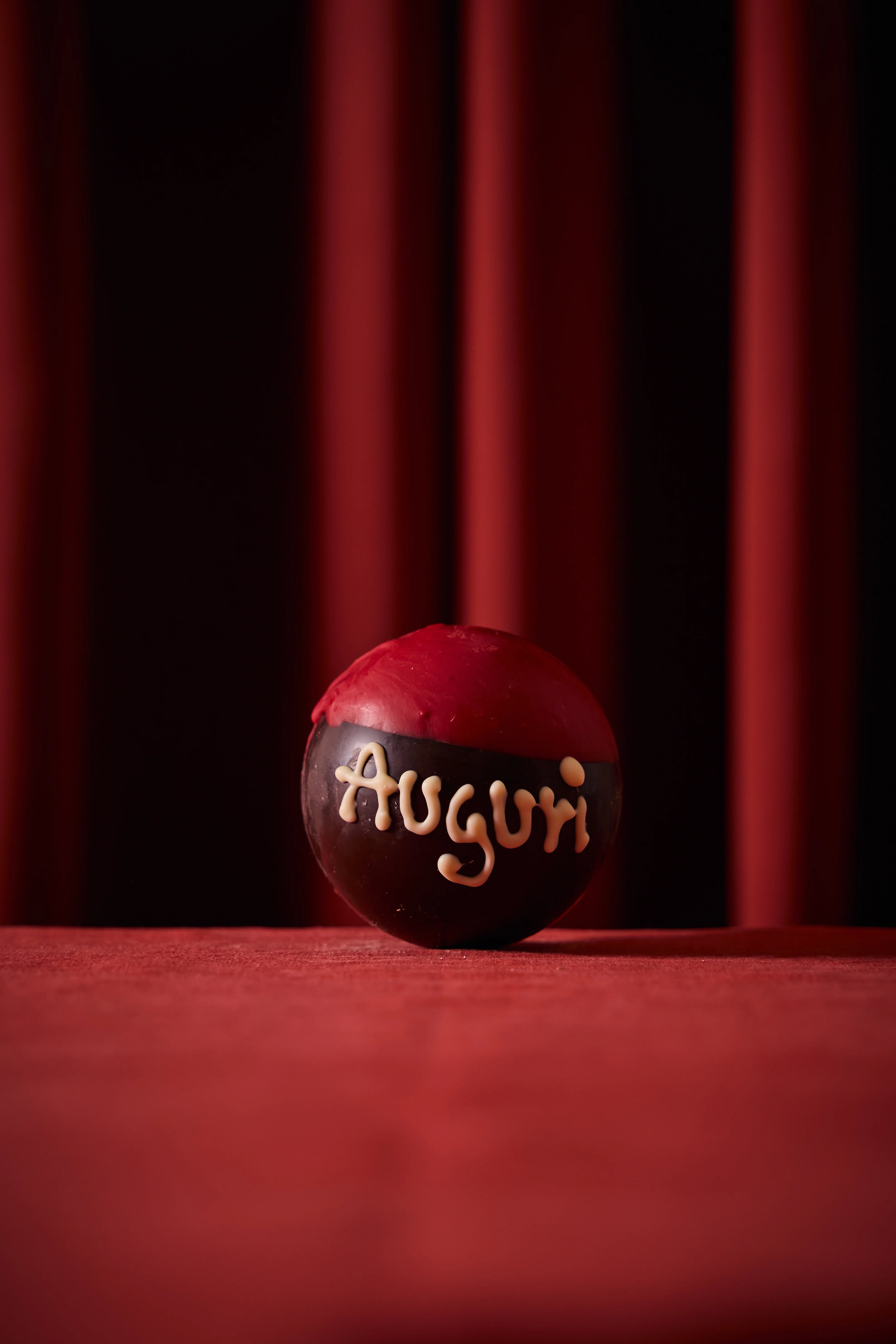 Sfere di Natale di cioccolato fondente