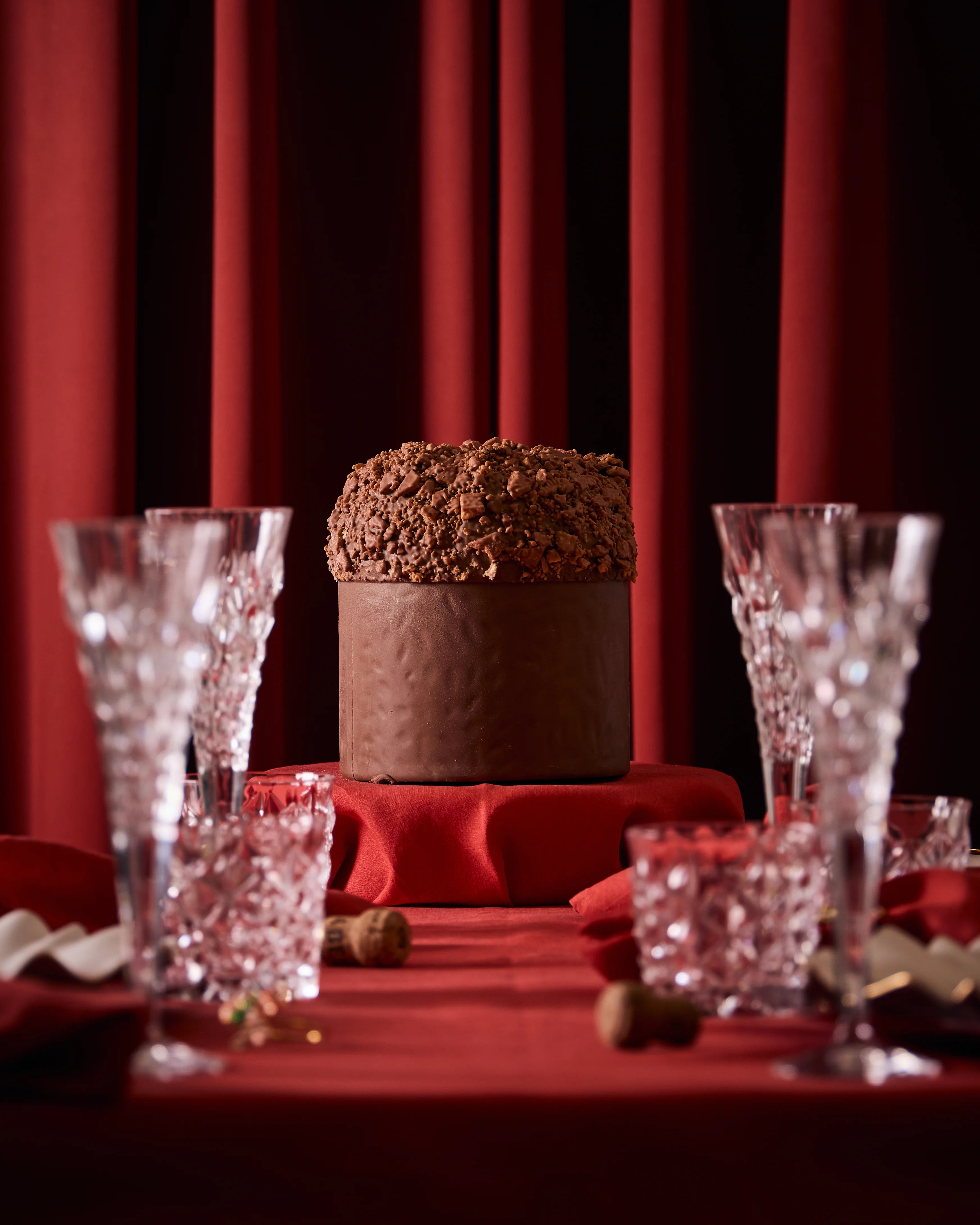 Cioccolato al Latte a forma di Panettone ricoperto con granella di Zenotto